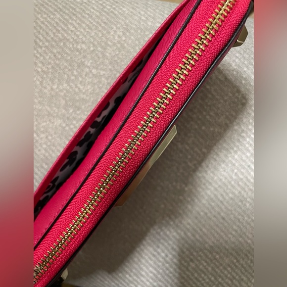 🎉HP🎉EUC-RebeccaMinkoff Fuschia Pink/Gold Saffiano Leather Zip Around Wallet✨💕 - Picture 6 of 16